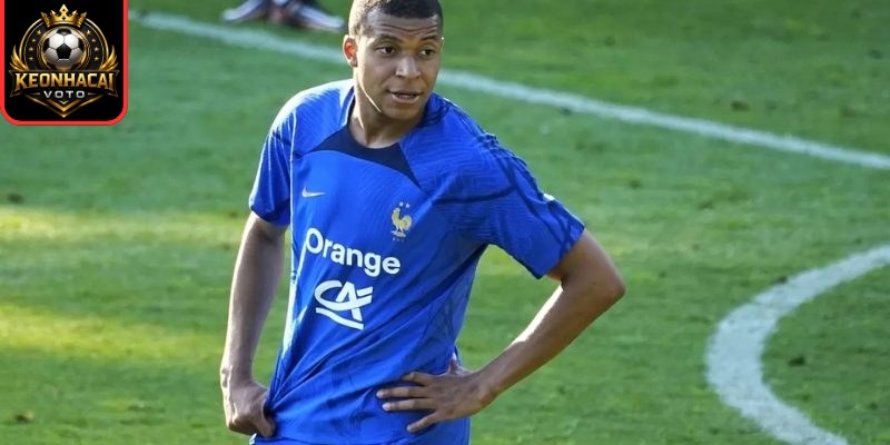 Mbappe, Arbeloa và bài toán ổn định phòng thay đồ