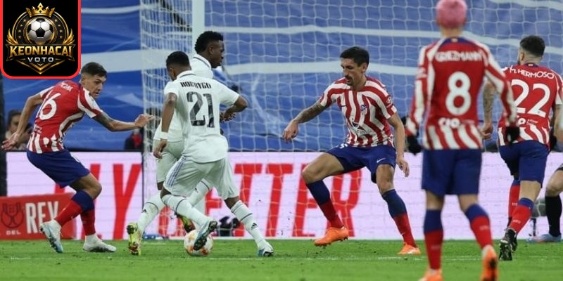 Vinicius bùng nổ, định đoạt cục diện trận derby